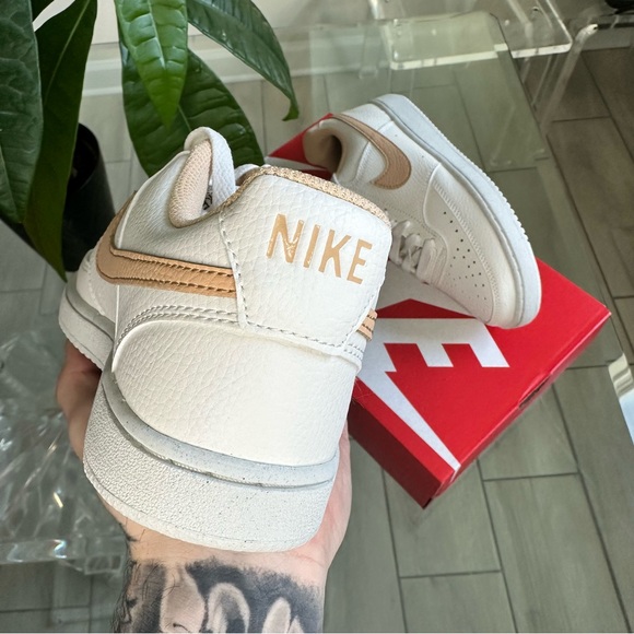 NEW NIKE COURT SNEAKERS TAN CREAM - Picture 3 of 3